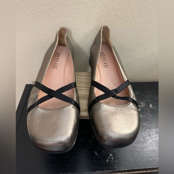Anyi Lu Pewter Leather Criss Cross Straps Shoes EU 40 US 9-9.5 Mini Wedge - Picture 6 of 11